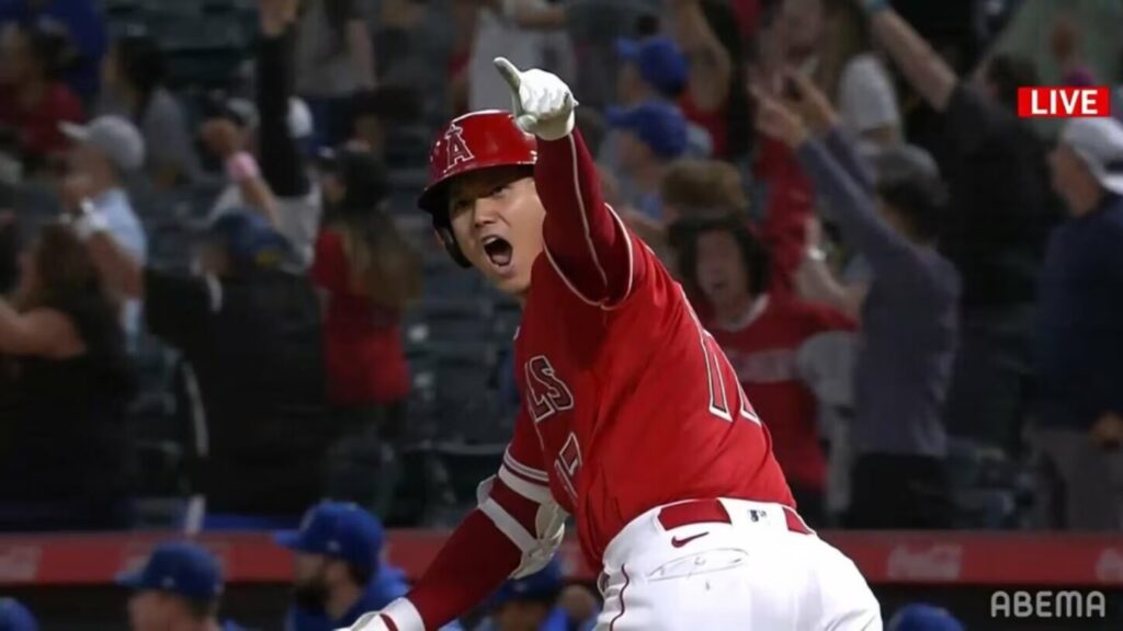 大谷翔平指さしジェスチャー写真②