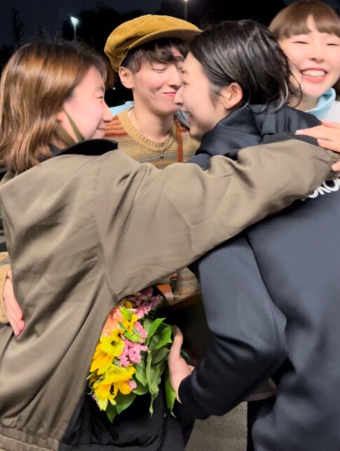 東野有紗と池江璃花子の写真
